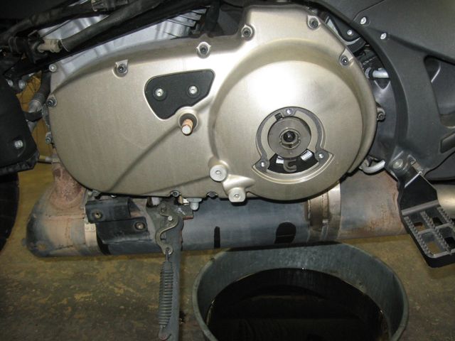 Screw in the middle of the clutch adjuster is a left-hand thread.