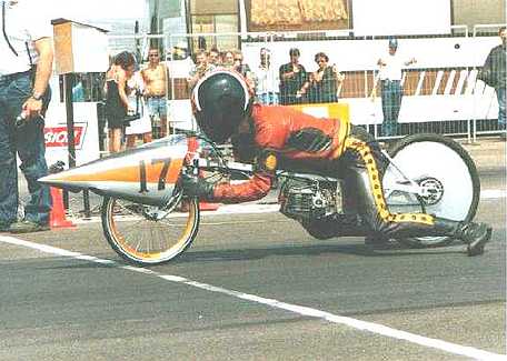 Luc Foekemas 50cc drag bike in Holland. He ripping off 15.79 in this little gizmo on pump gas. DAMN! I love the European safety standards!!