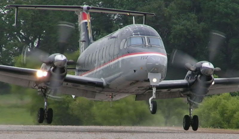 Beech 1900D - final landing